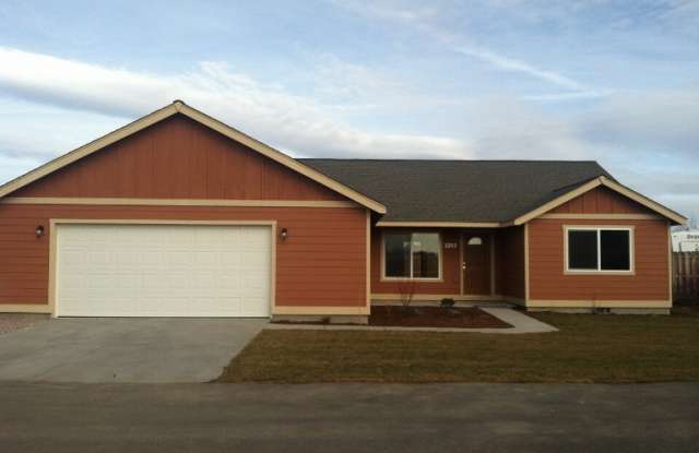 Photo of $1,000 off 1st Month's Rent!!! Great 3 Bedroom Home in NE Redmond! 2212 NE Arapahoe Court