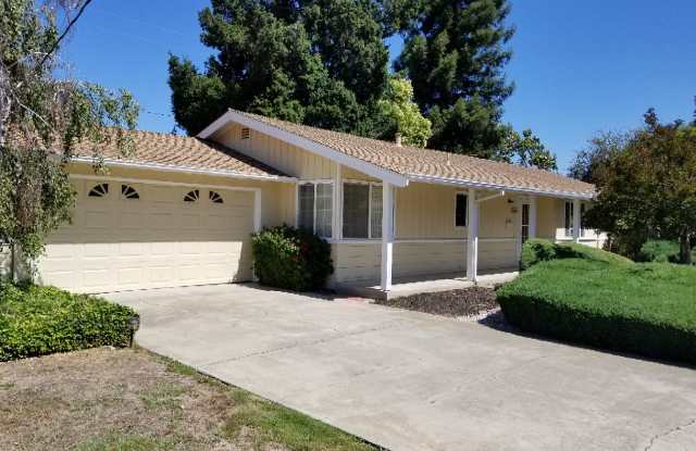 Photo of 3 Bed 2 Bath, Single Family Home In Walnunt Creek