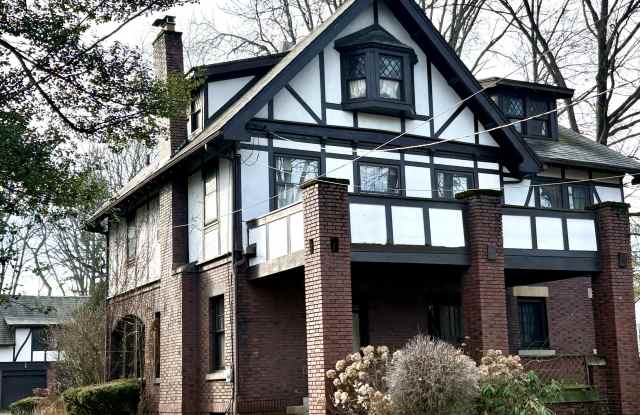 Photo of 607 Copley Road