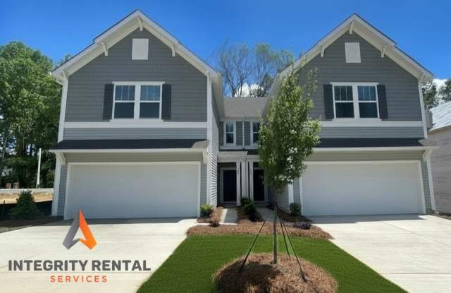 Beautiful Paired Home minutes from I-85 3br 2.5 ba with 2 car garage