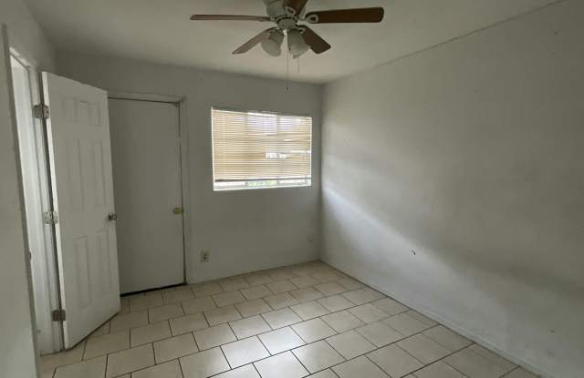 3812 Hayes Avenue unit: B