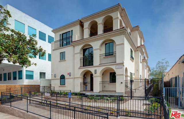 1211 9th St. unit: 201