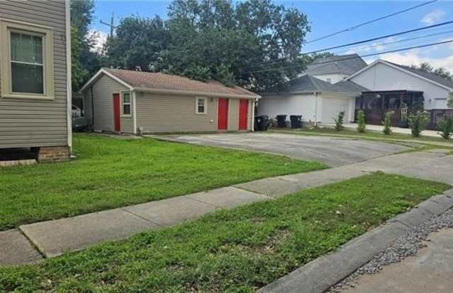 6003 LOUIS XIV Street