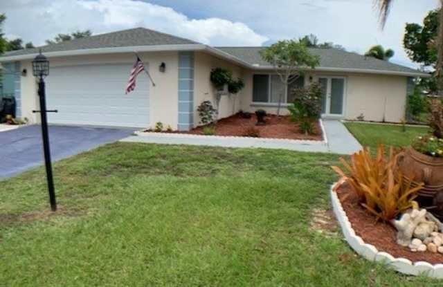 Coming December 1st - North Ft Myers single family Pool house with a large Screened in enclosure