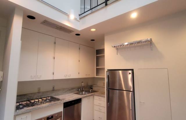 2BR/1.5BA Loft w/ Garage Parking in Convenient Location! photos photos