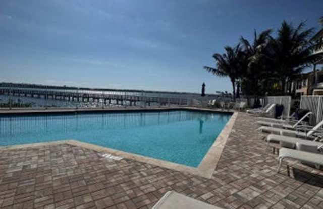 615 Windward Circle N, Boynton Beach, FL 33435