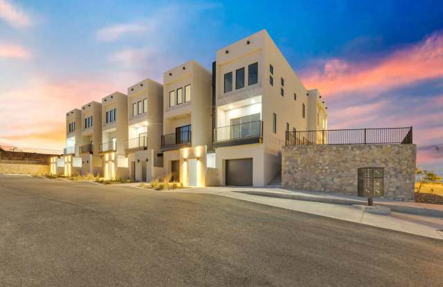 2bed/2.5bath Modern Townhomes!