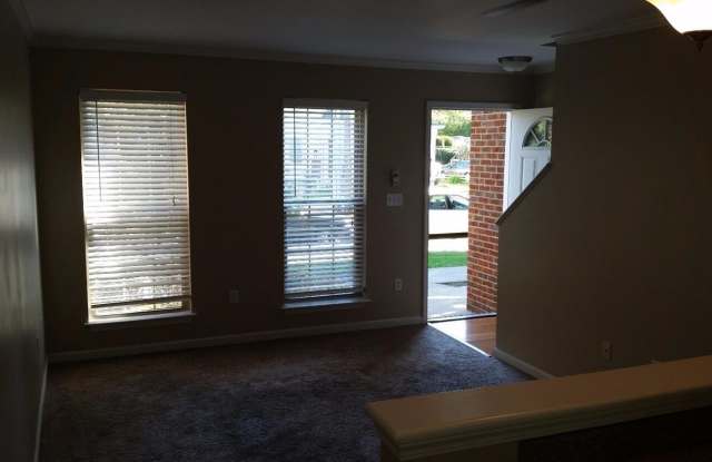 415 Marquis Avenue unit: 103