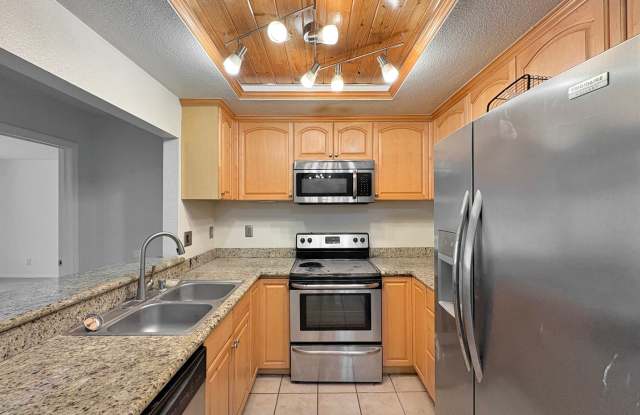 SD: Comfortable 2BD/2BA Condo in Golden Hill with A/C, Reserved Parking & In-Unit Laundry