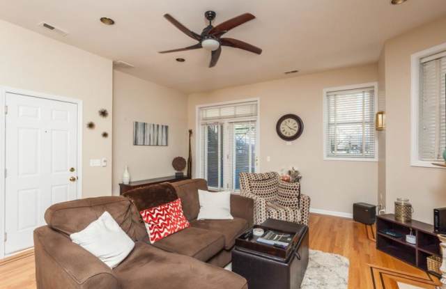 4124 N Kenmore Avenue