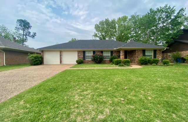 3 Bedroom 2 Bath Home in University Terrace! - 430 North Dresden Circle, Shreveport, LA 71115