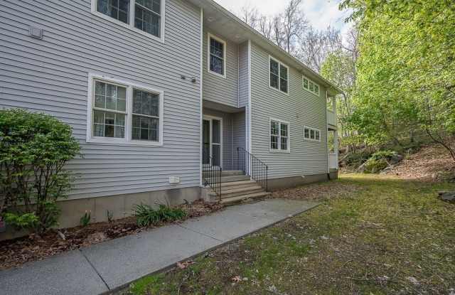 380 Coburn Ave - 380 Coburn Avenue, Worcester, MA 01604