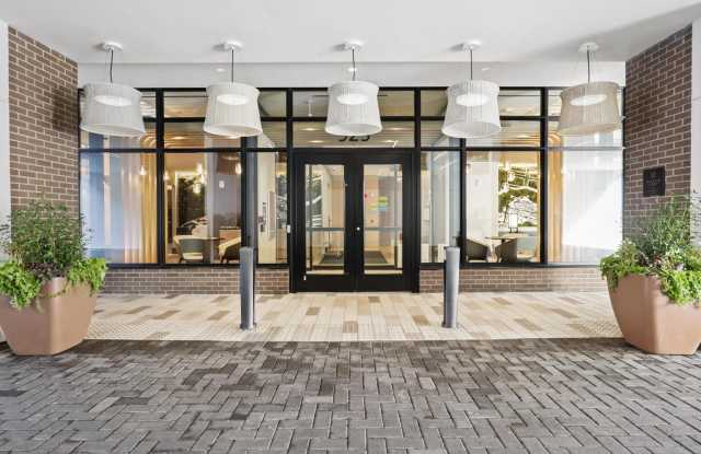925 N FAIRFAX Street