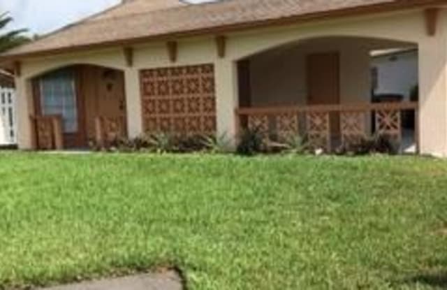 325 Dania ST - 325 Dania Street, Lehigh Acres, FL 33936