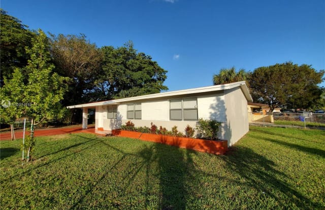 2941 NW 11th Pl - 2941 Northwest 11th Place, Roosevelt Gardens, FL 33311