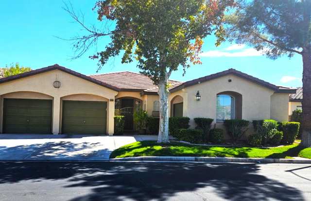 Photo of SINGLE STORY 3 CAR GARAGE SOUTHERN HIGHLANDS HOME