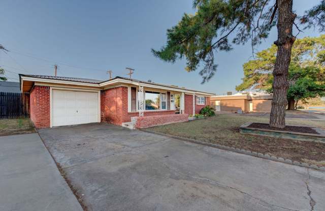 Pre-lease for Summer 2025! Large 2 bedroom!