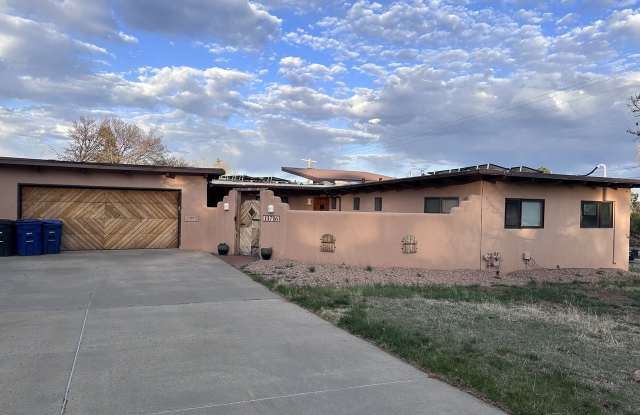 176 Barranca - 176 Barranca Road, Los Alamos, NM 87544