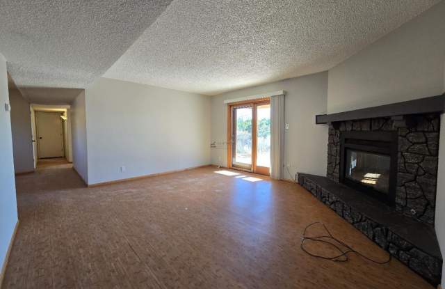 1436 Miracerros Loop South