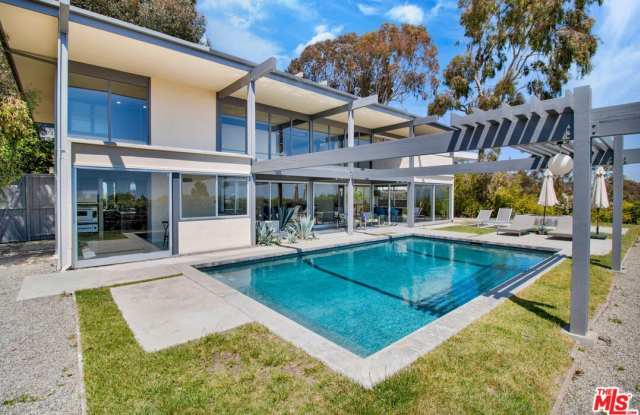 Photo of 9892 BEVERLY GROVE DR