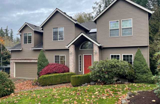 Grand 5+ Bedroom Home in Desirable Garden Home- Raleigh Hills Location with 2800 Sq Ft!