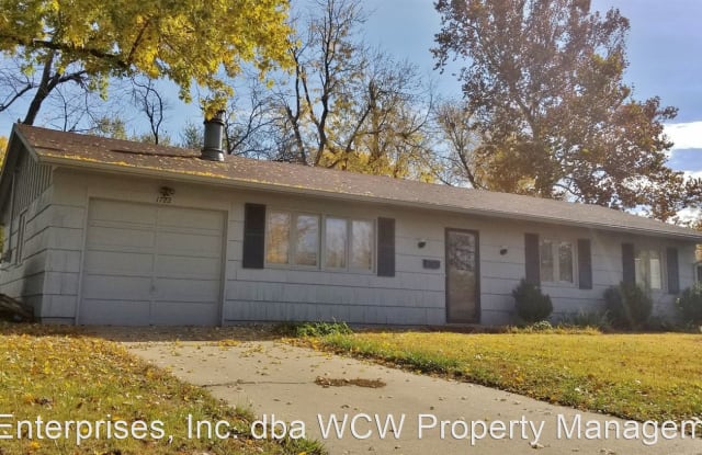 1722 SW Kent Pl - 1722 Southwest Kent Place, Topeka, KS 66604