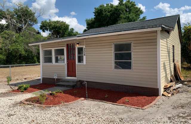 Photo of 208 Sears Ave. NE