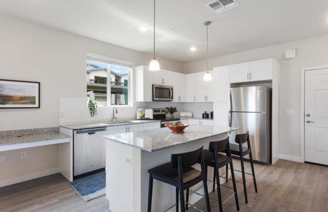 Photo of Obsidian on Glendale