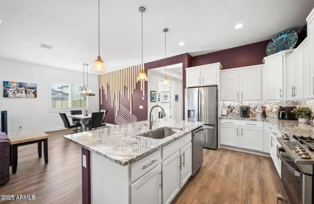 18427 W CLINTON Street