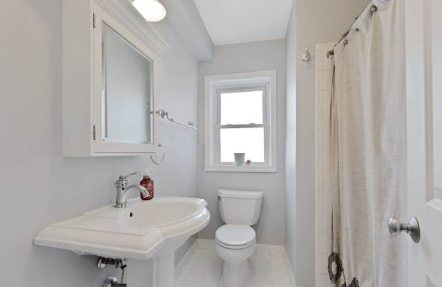 2918 West Berwyn Avenue