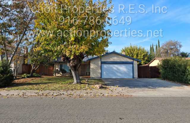 Single Story: Large Yard: RV Parking: 3 Bed, 2 Bath - Foothill Farms/Antelope