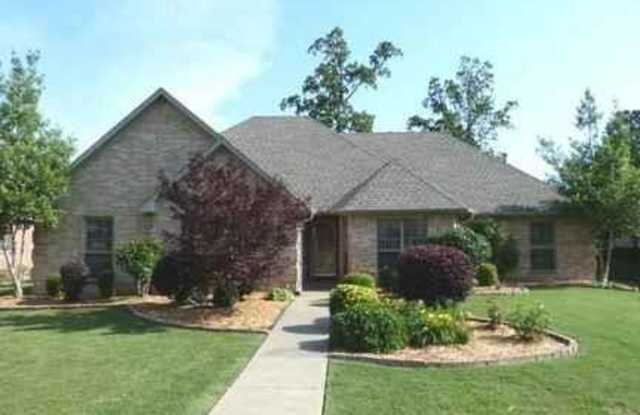 208 Country Club - 208 Country Club Pkwy, Maumelle, AR 72113