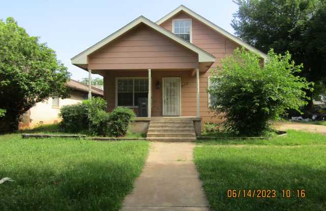 Photo of ALL ELECTRIC HOME!! PETS NEGOTIABLE WITH OWNER APPROVAL!!