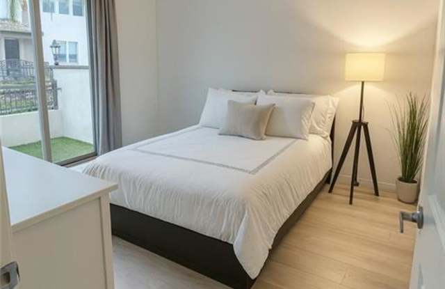 2829 West Edinger Avenue