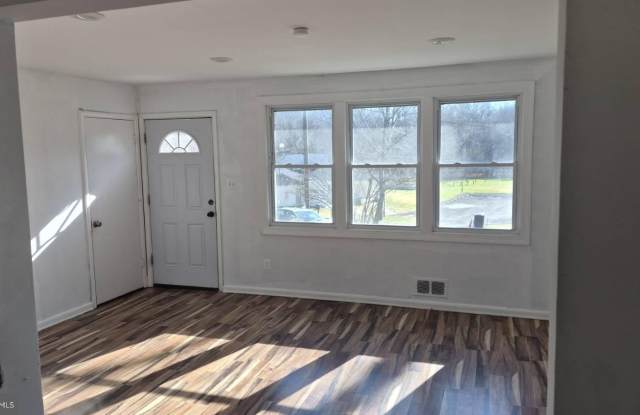 5004 MEADOWBROOK Drive