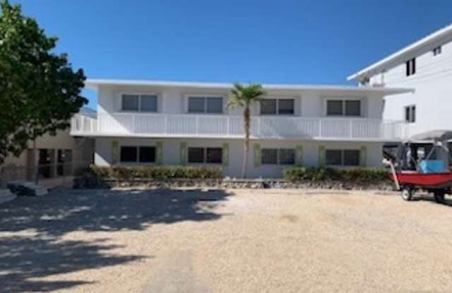 308 Buttonwood Circle