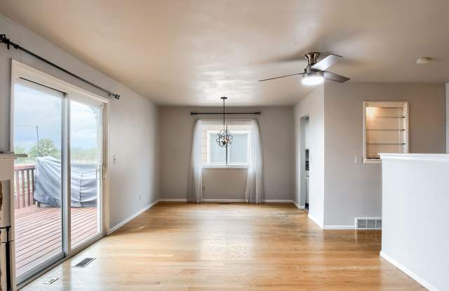 4 Bedroom townhome in Aurora