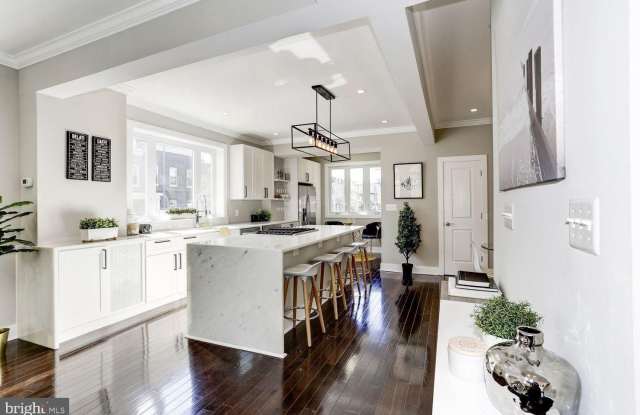 Photo of 3200 PARK Place NW