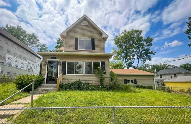 1228 N State Ave