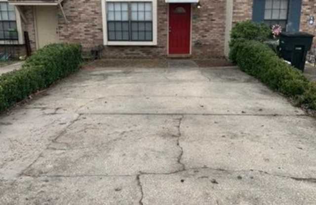 412 NW Odin Lane
