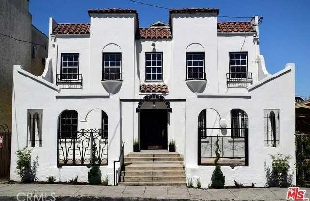 Photo of 1145 New Hampshire Street S