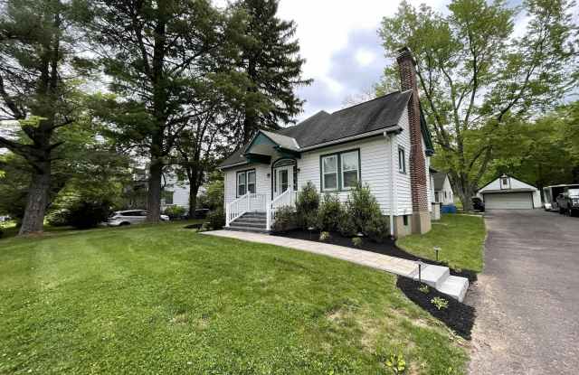 2249 W WALNUT Street