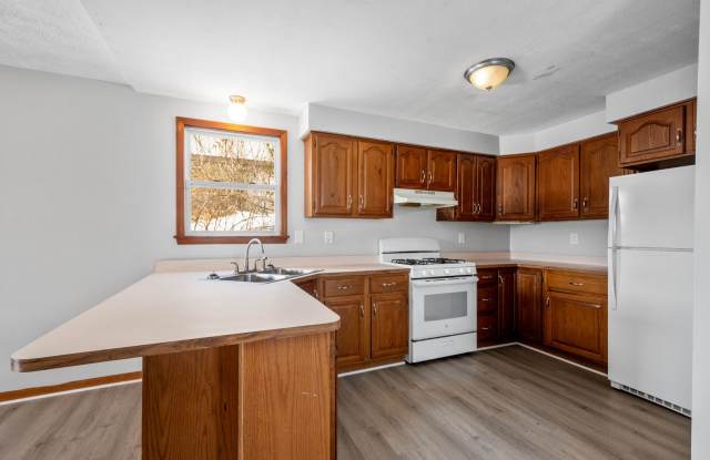 LOVELY 3 BEDROOM HOUSE AVAILABLE NOW! Convenient location in MCKEES ROCKS! NOW ACCEPTING SECTION 8!