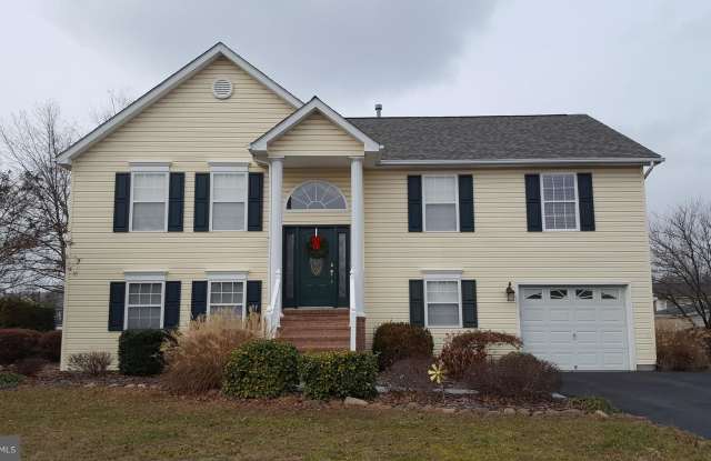 114 COTTONWOOD AVENUE - 114 Cottonwood Avenue, Frederick County, VA 22655