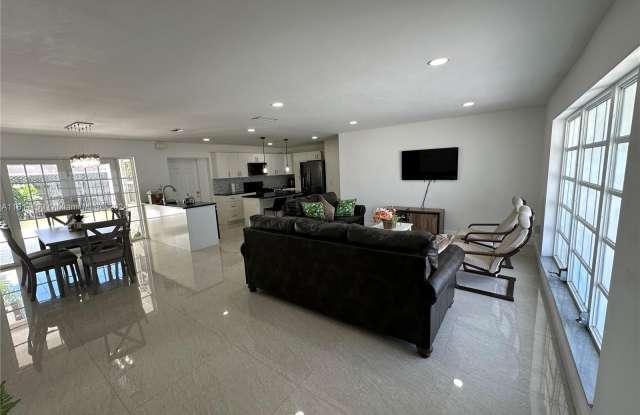 12010 NW 33rd St