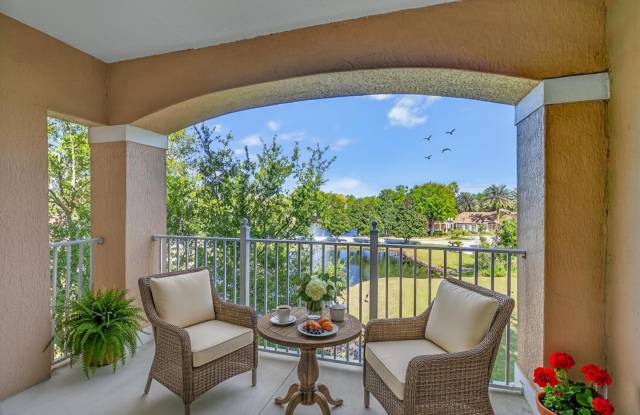 Photo of 625 Fairway Dr