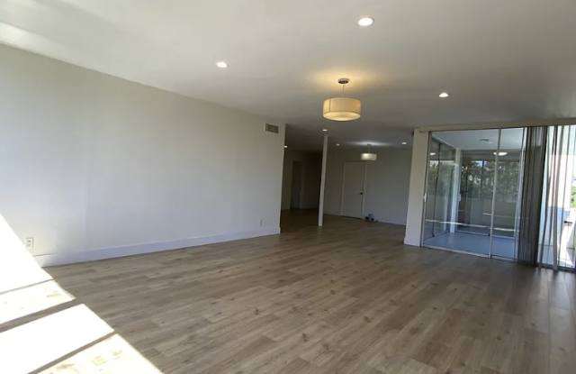 9221 Charleville Boulevard