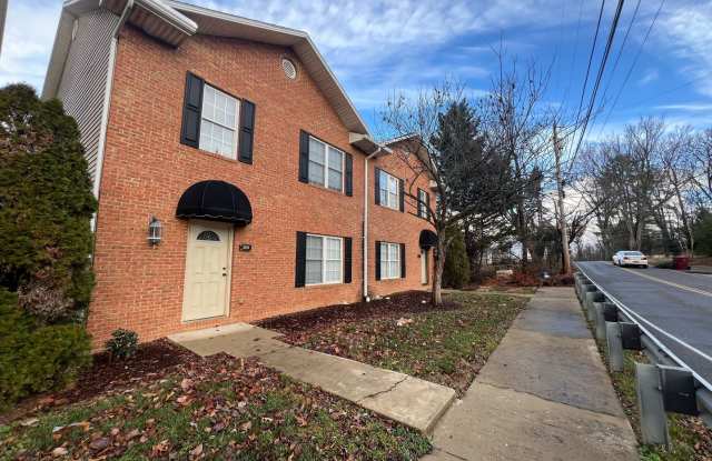 Rent-Ready 3BR/2.5BA Townhouse with 2-Car Garage Near Johnson City Hospital
