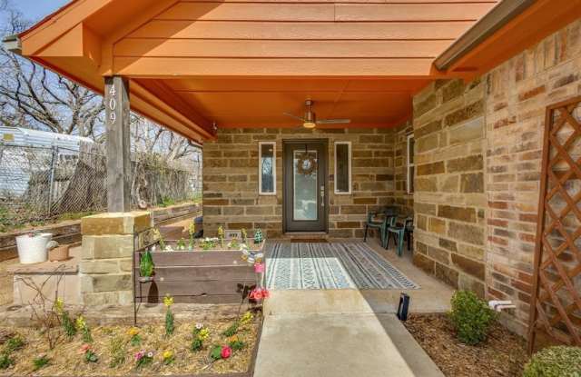 409 W Johnson Street