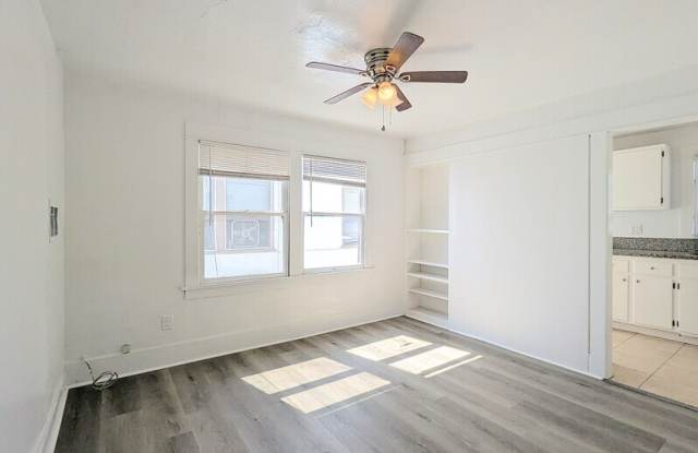 Photo of 419 N Virginia Ct